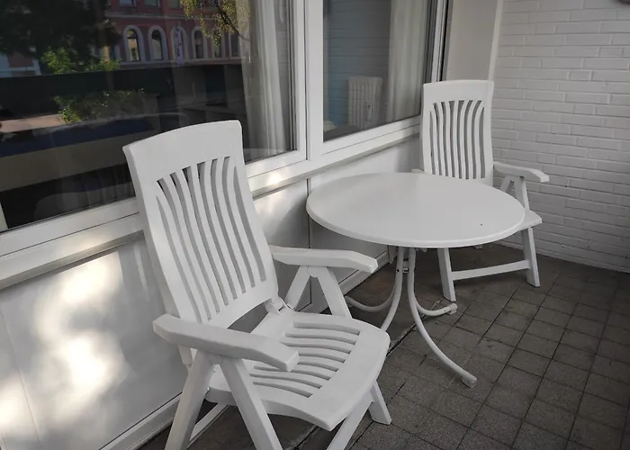 Stadtnah Und Zentral In Oldenburg Mit Parkplatz, Aufzug Und Balkon