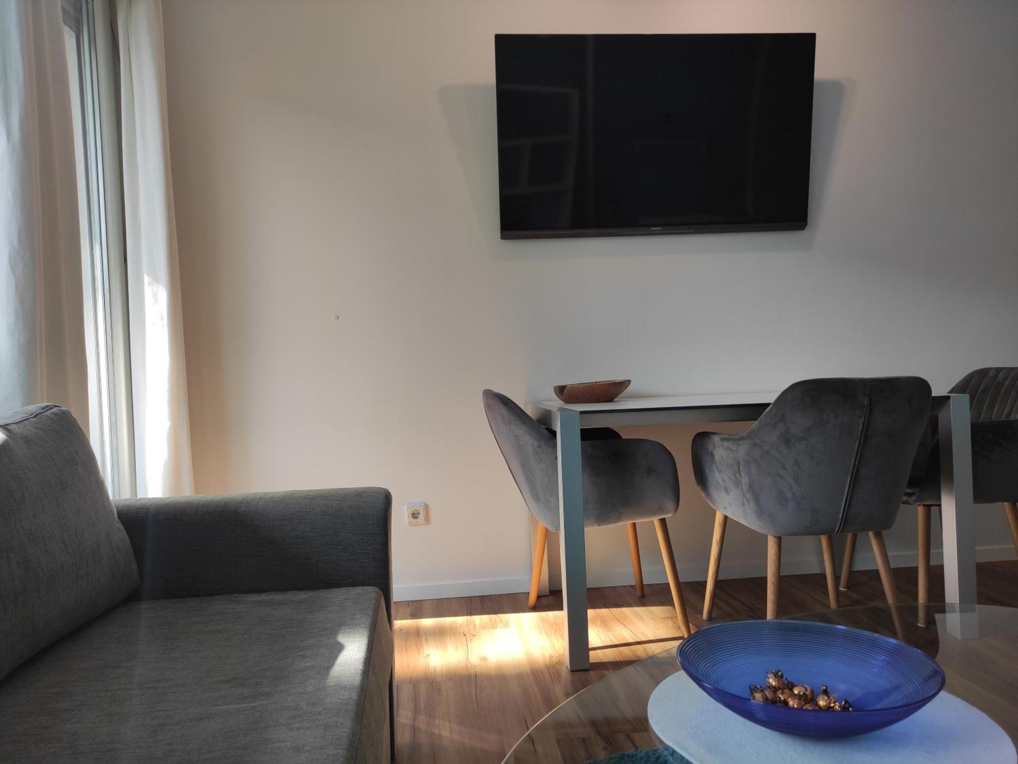 Stadtnah Und Zentral In Mit Parkplatz, Aufzug Und Balkon Apartment