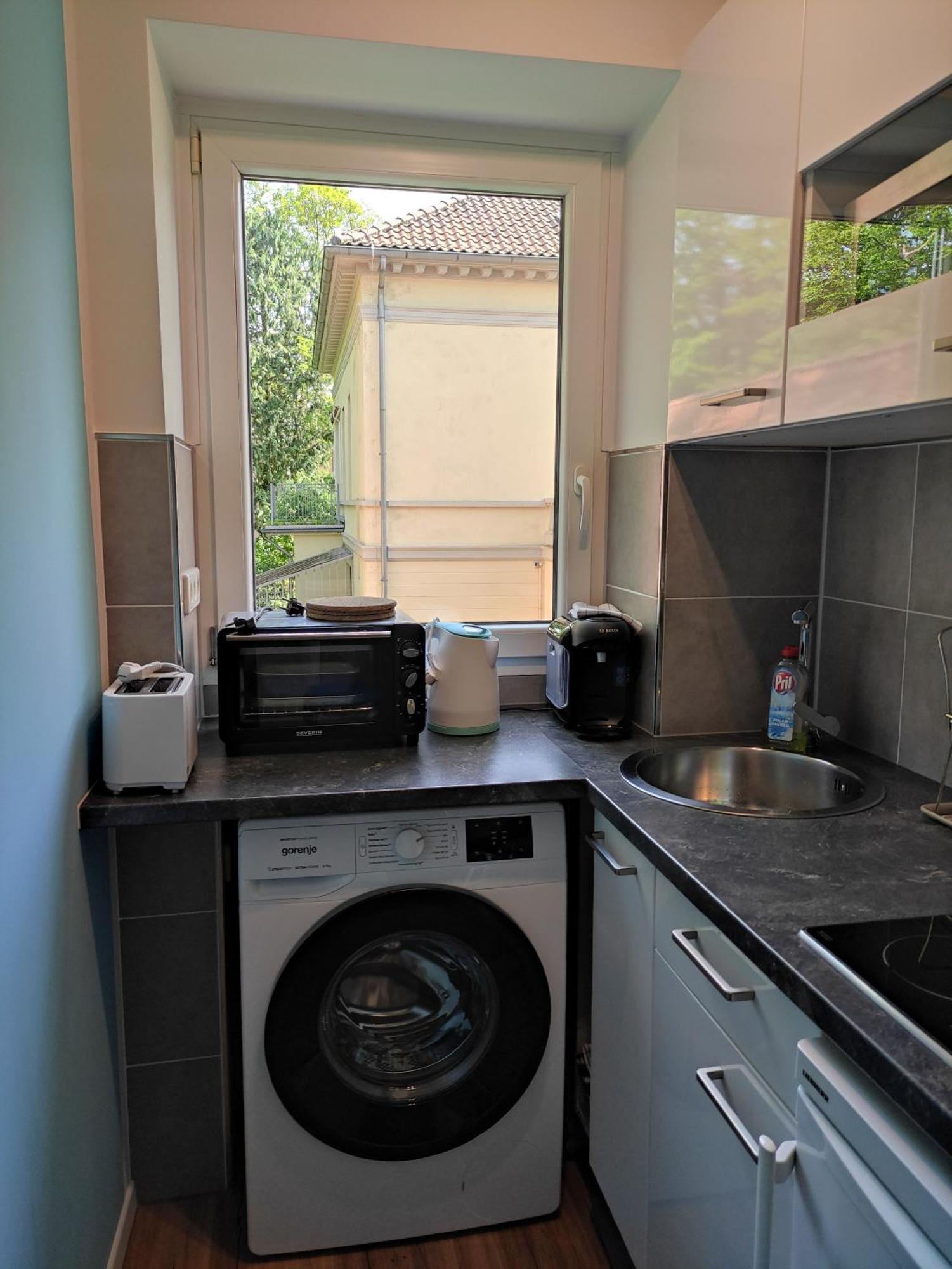 Stadtnah Und Zentral In Mit Parkplatz, Aufzug Und Balkon Apartment *