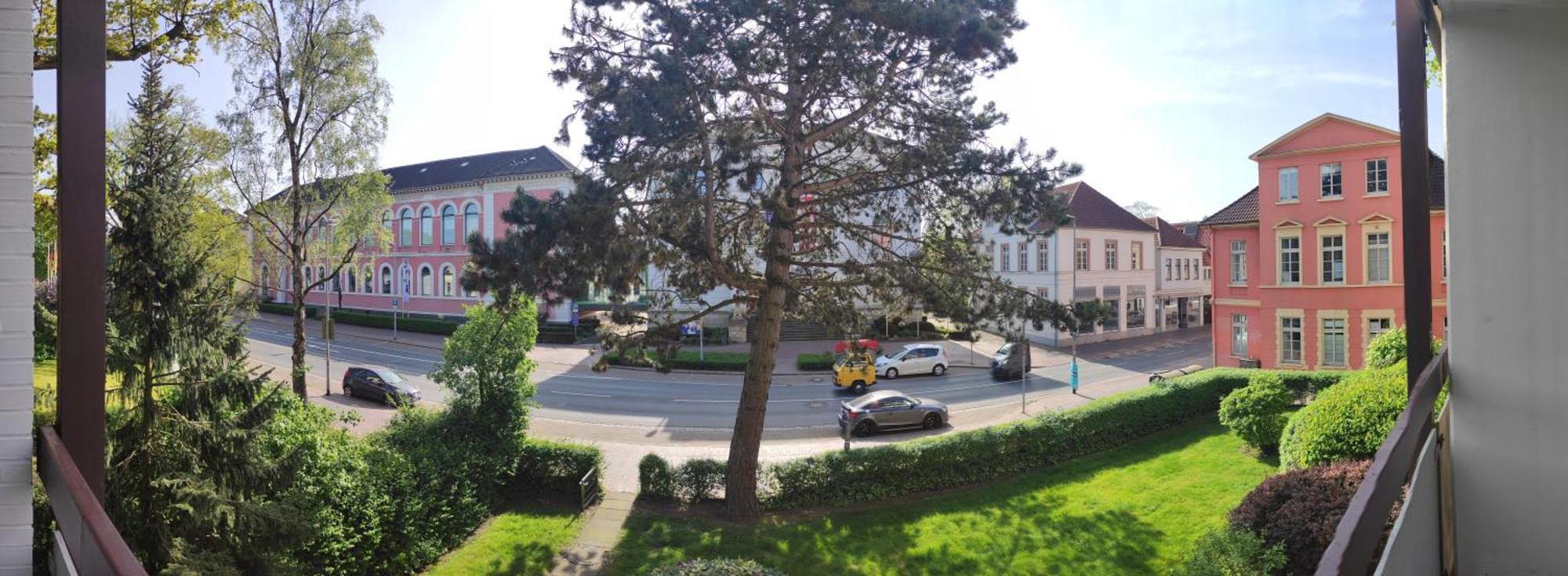 Stadtnah Und Zentral In Mit Parkplatz, Aufzug Und Balkon