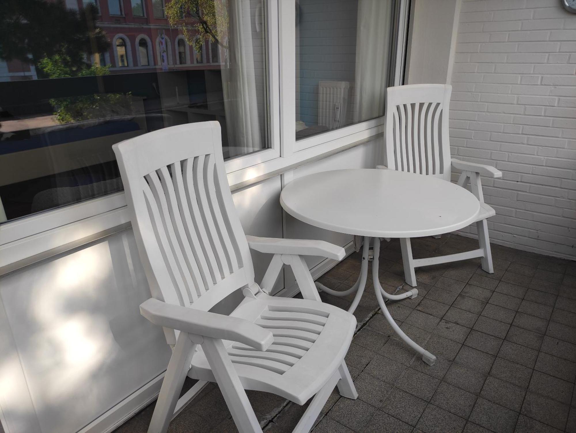 Stadtnah Und Zentral In Mit Parkplatz, Aufzug Und Balkon *