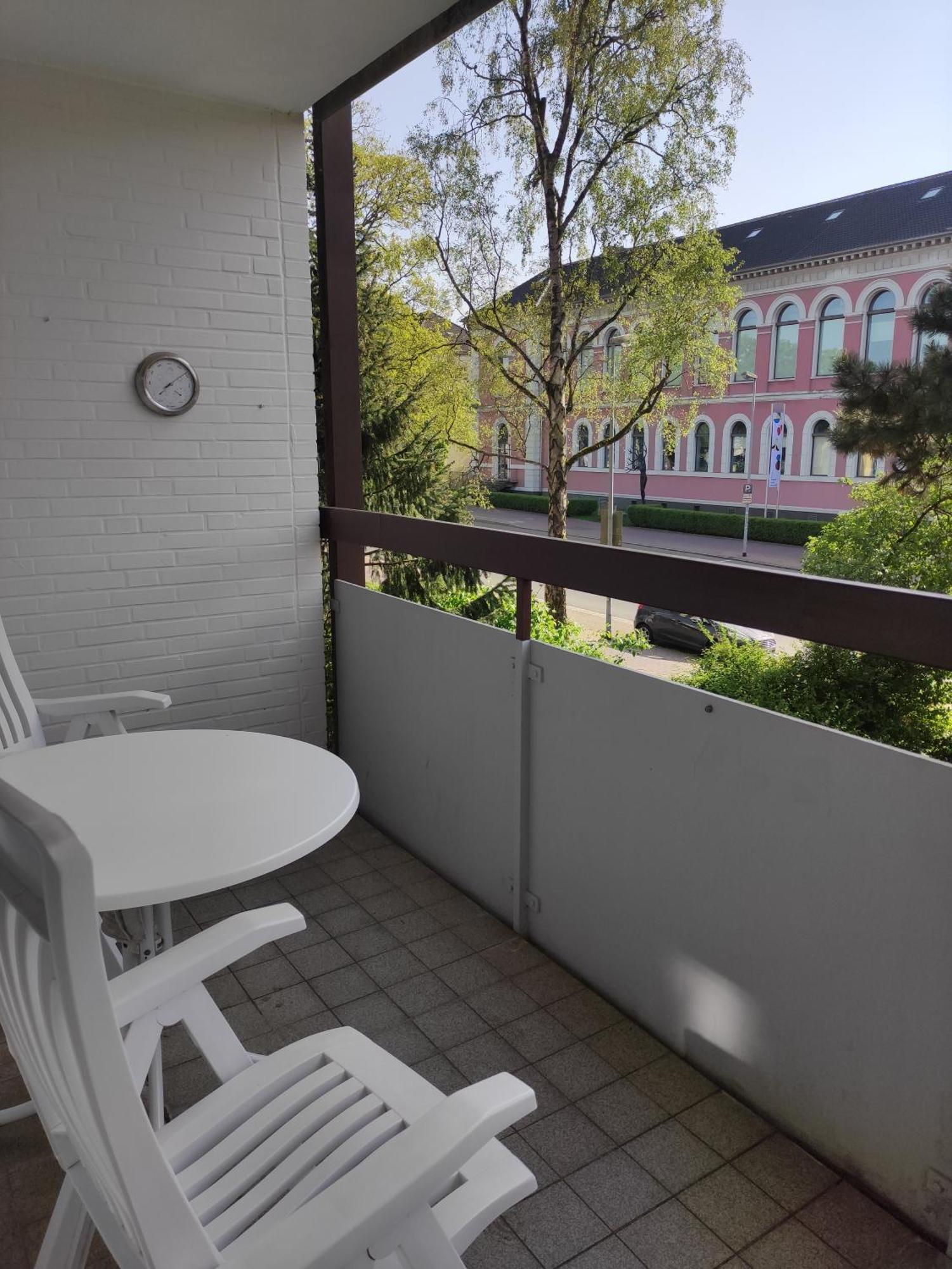 Stadtnah Und Zentral In Mit Parkplatz, Aufzug Und Balkon Oldenburg