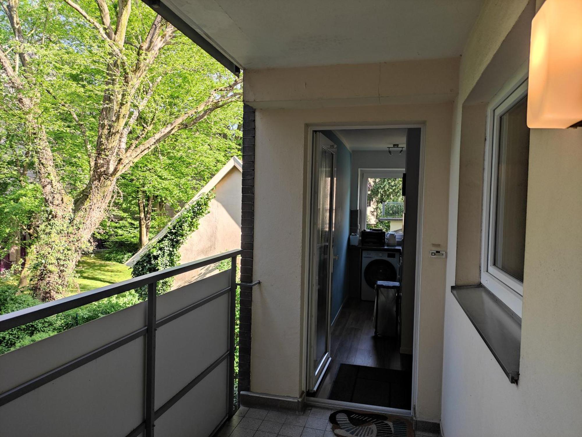 Stadtnah Und Zentral In Mit Parkplatz, Aufzug Und Balkon