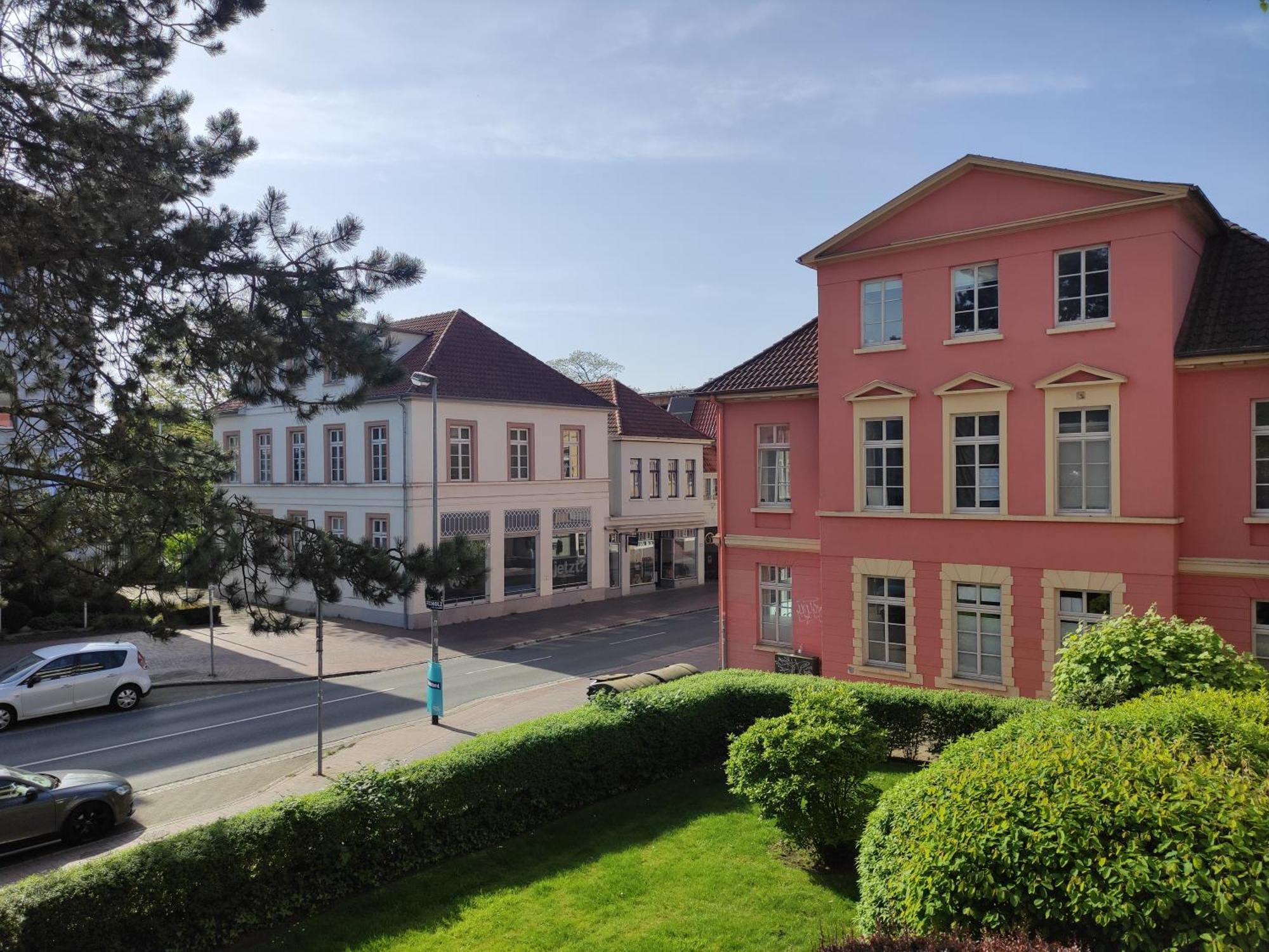 Apartment Stadtnah Und Zentral In Mit Parkplatz, Aufzug Und Balkon *