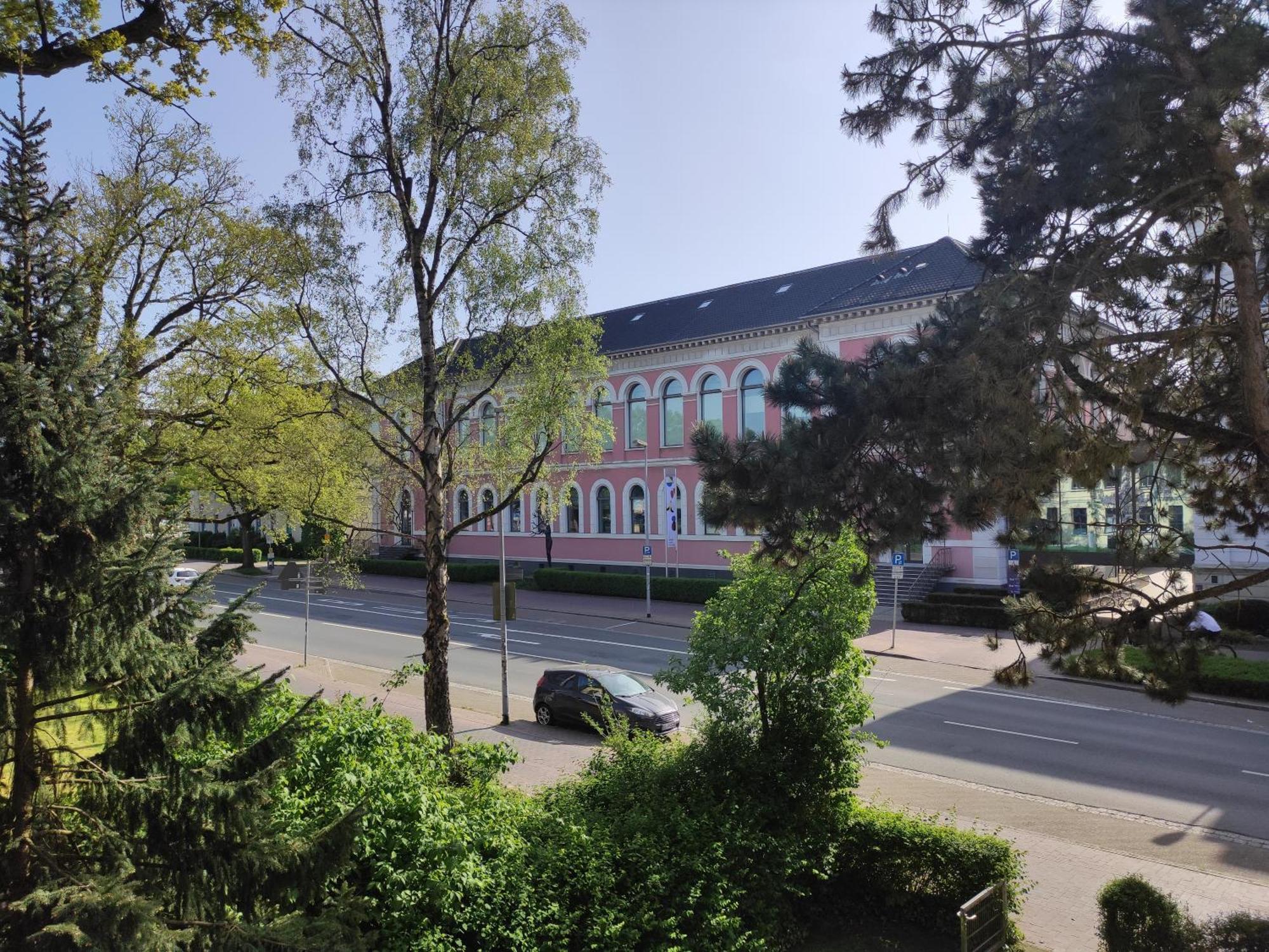 Apartment Stadtnah Und Zentral In Mit Parkplatz, Aufzug Und Balkon Oldenburg