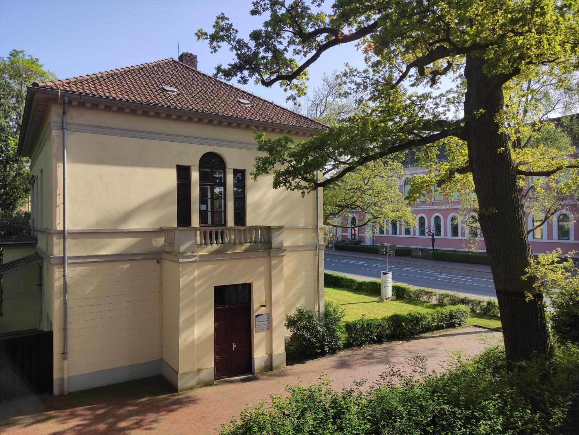 Stadtnah Und Zentral In Mit Parkplatz, Aufzug Und Balkon * Oldenburg